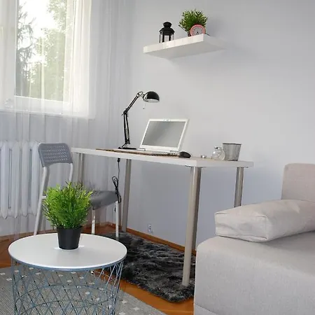 Апартаменты Wiosenny 52m2 - Osobne Sypialnie, Wsrod Drzew, Balkon, Spokoj Клодзко