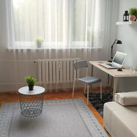Appartement Wiosenny 52m2 - Osobne Sypialnie, Wsrod Drzew, Balkon, Spokoj Kłodzko