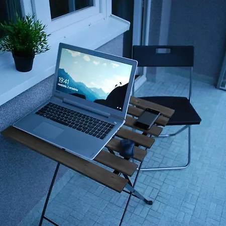 Апартаменты Wiosenny 52m2 - Osobne Sypialnie, Wsrod Drzew, Balkon, Spokoj Клодзко