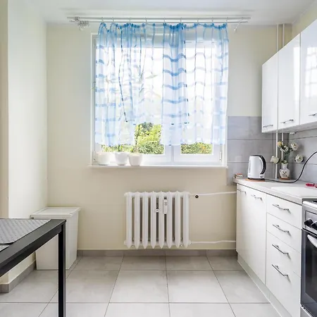 Wiosenny 52m2 - Osobne Sypialnie, Wsrod Drzew, Balkon, Spokoj * Kłodzko