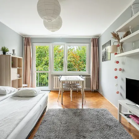 Wiosenny 52m2 - Osobne Sypialnie, Wsrod Drzew, Balkon, Spokoj * Клодзко