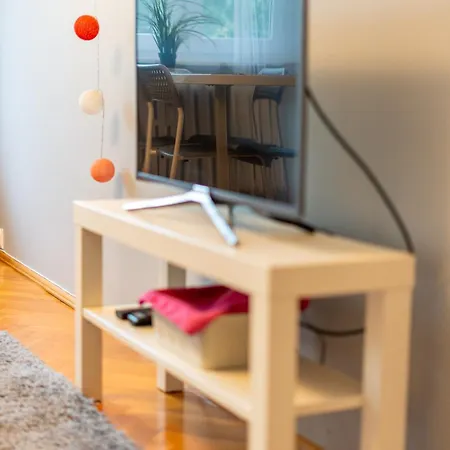 Wiosenny 52m2 - Osobne Sypialnie, Wsrod Drzew, Balkon, Spokoj Kłodzko