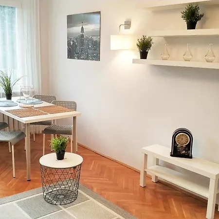 Wiosenny 52m2 - Osobne Sypialnie, Wsrod Drzew, Balkon, Spokoj Апартаменты Клодзко