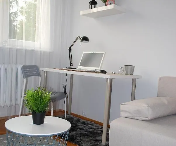 Apartment Wiosenny 52m2 - Osobne Sypialnie, Wsrod Drzew, Balkon, Spokoj Klodzko