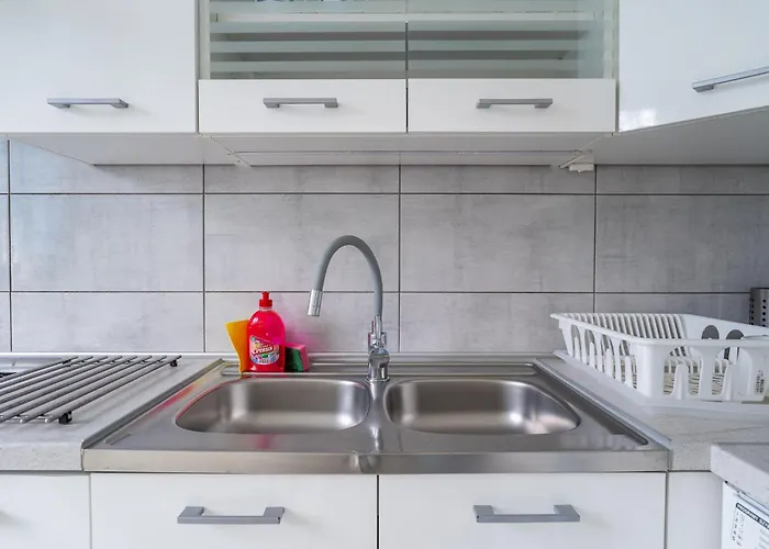 Apartment Wiosenny 52m2 - Osobne Sypialnie, Wsrod Drzew, Balkon, Spokoj Klodzko