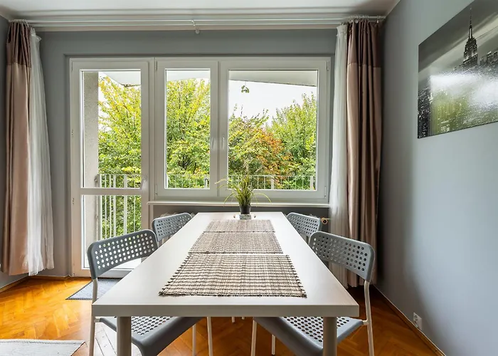 Wiosenny 52m2 - Osobne Sypialnie, Wsrod Drzew, Balkon, Spokoj * Klodzko