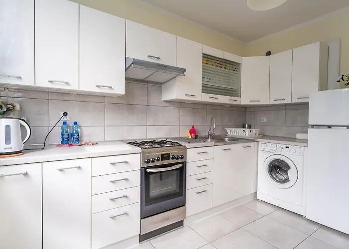 Apartment Wiosenny 52m2 - Osobne Sypialnie, Wsrod Drzew, Balkon, Spokoj Klodzko