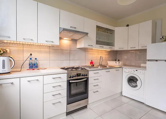 Wiosenny 52m2 - Osobne Sypialnie, Wsrod Drzew, Balkon, Spokoj Klodzko