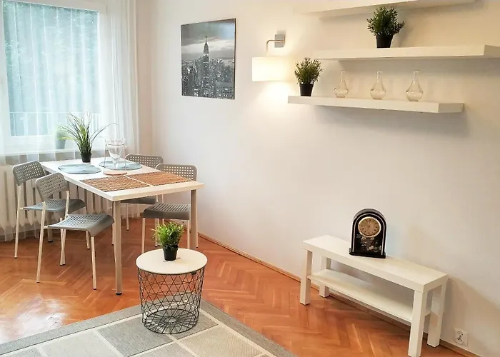 Wiosenny 52m2 - Osobne Sypialnie, Wsrod Drzew, Balkon, Spokoj Apartment Klodzko
